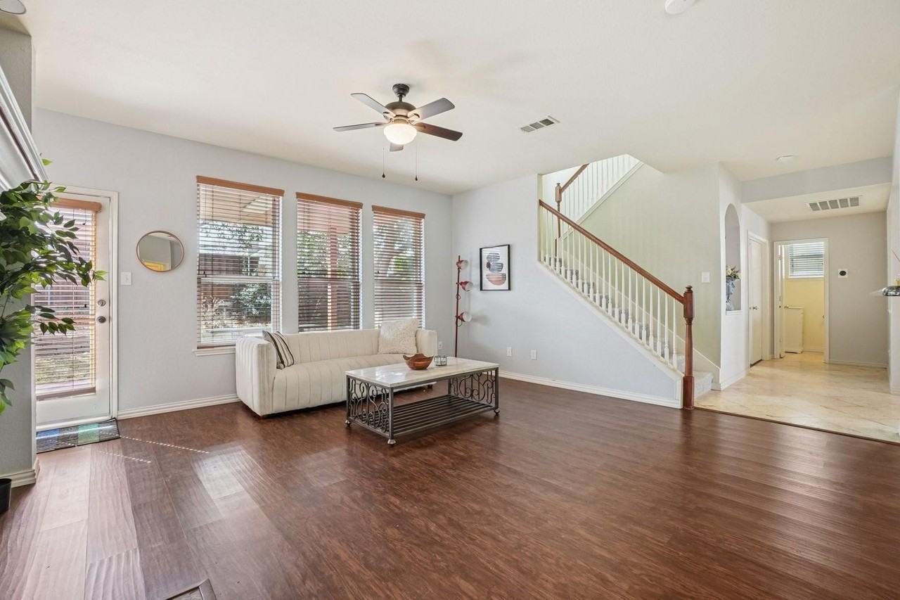 5825 Shetland Cir - Photo 5 of 37