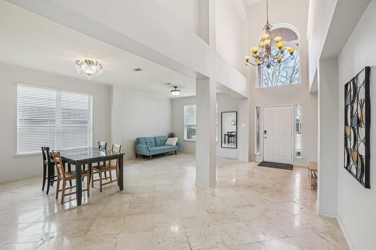 5825 Shetland Cir - Photo 6 of 37