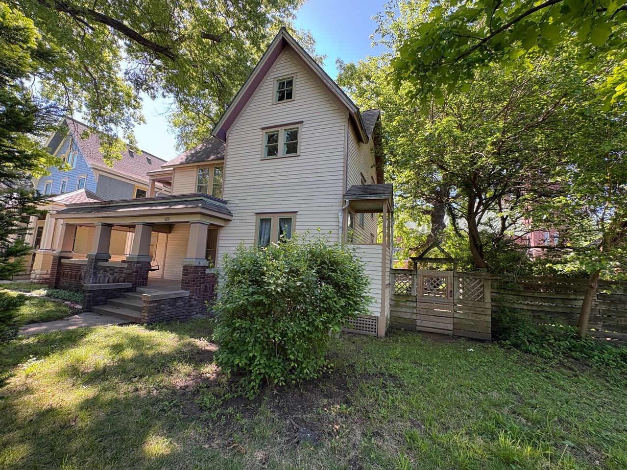 625 Houston St - Photo 3 of 50