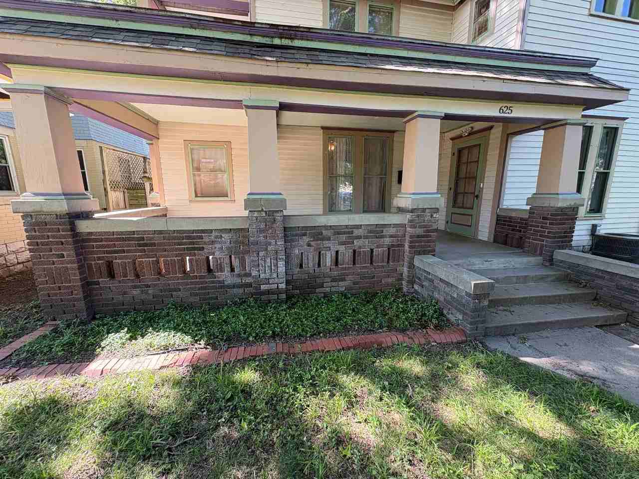 625 Houston St - Photo 7 of 50