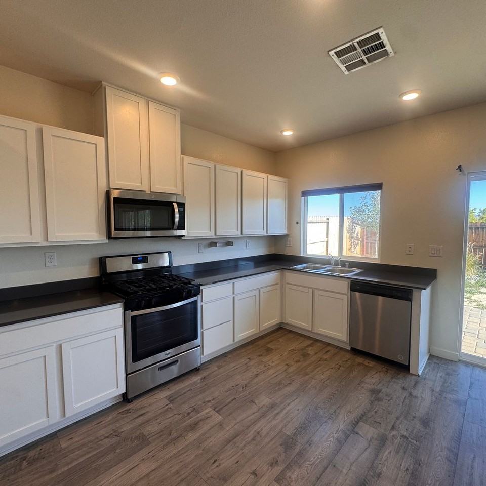 8791 Portia Dr - Photo 2 of 11