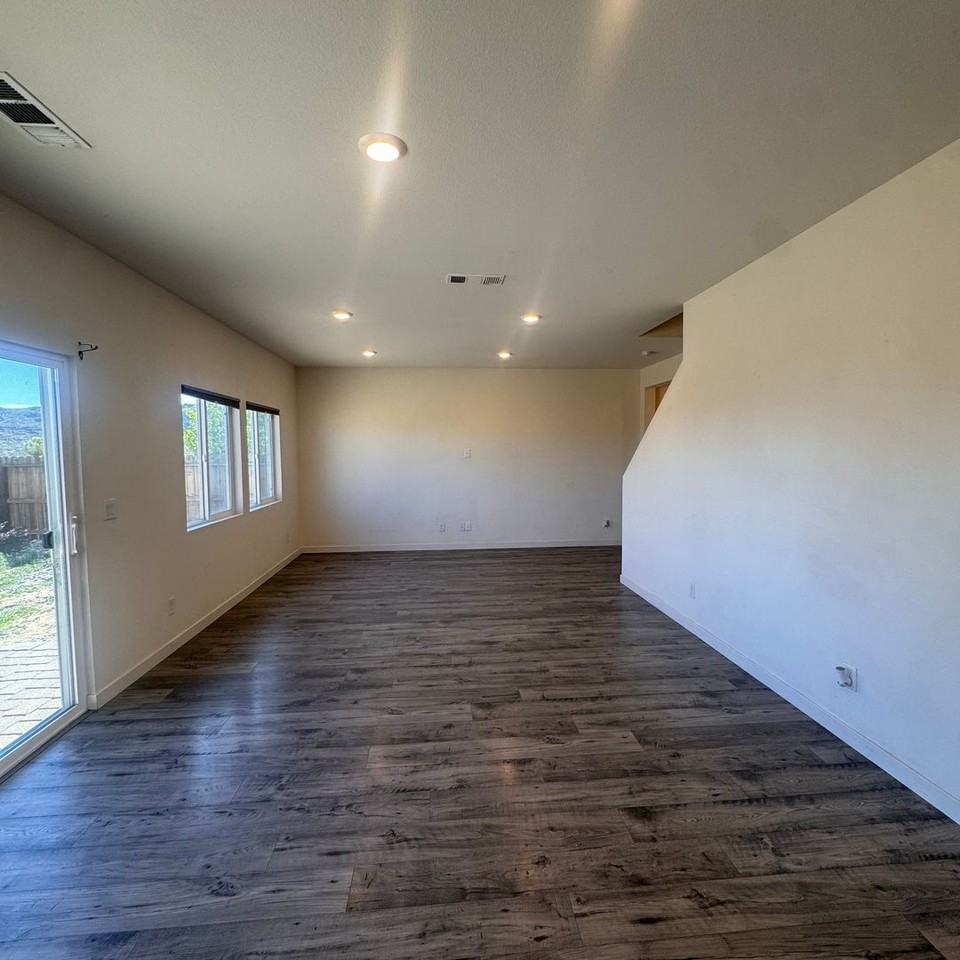 8791 Portia Dr - Photo 3 of 11