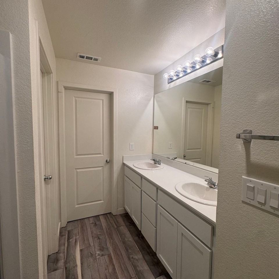 8791 Portia Dr - Photo 7 of 11