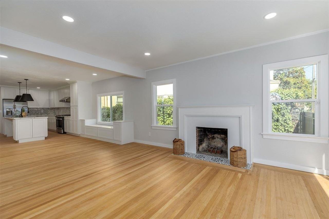 330 Broadmoor Blvd - Photo 2 of 26