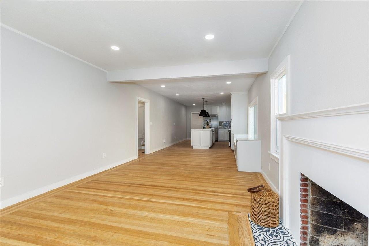 330 Broadmoor Blvd - Photo 4 of 26