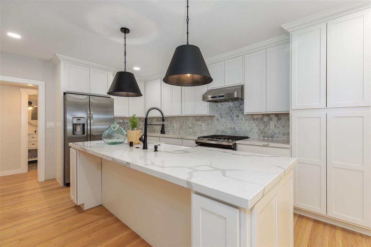 330 Broadmoor Blvd - Photo 7 of 26