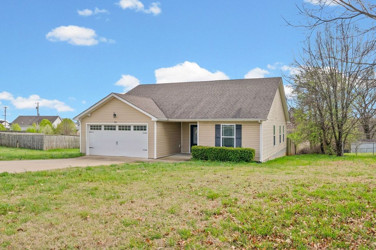 705 Hugh Hunter Rd - Photo 3 of 32
