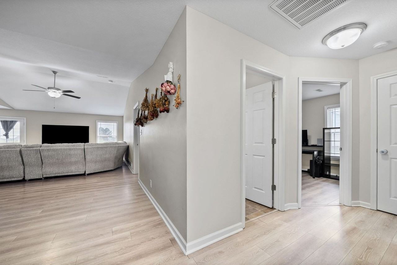 705 Hugh Hunter Rd - Photo 5 of 32