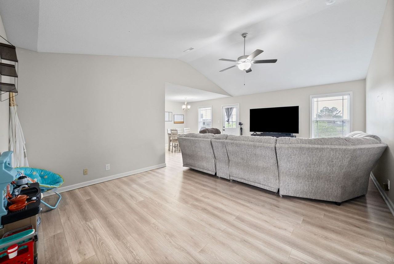 705 Hugh Hunter Rd - Photo 6 of 32