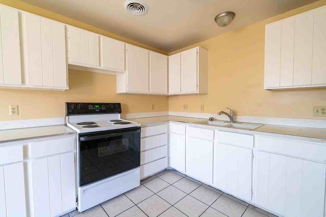 373 W 4900 S - Photo 3 of 10