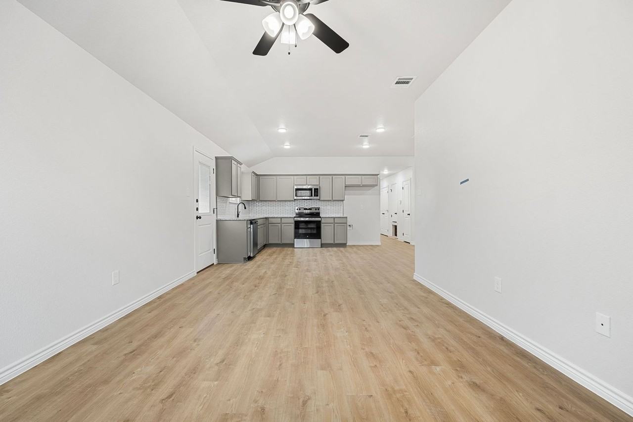 503 Bonnie Dr - Photo 3 of 19