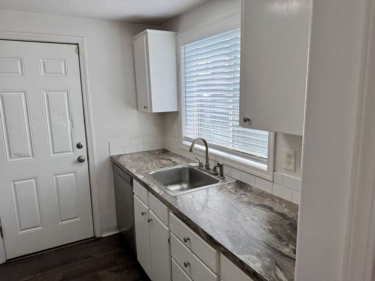 8214 Se Washington St - Photo 3 of 15