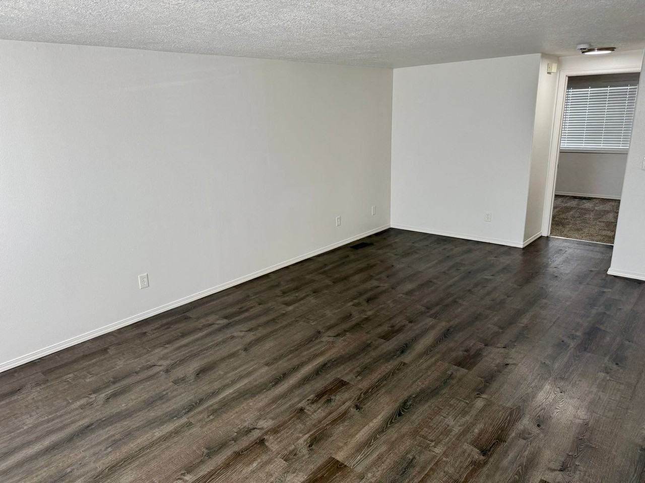 8214 Se Washington St - Photo 5 of 15