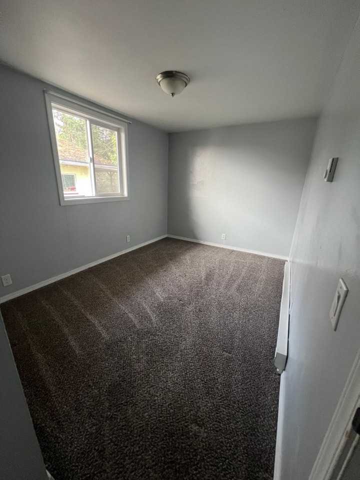 1201 Roosevelt Blvd W - Photo 2 of 7