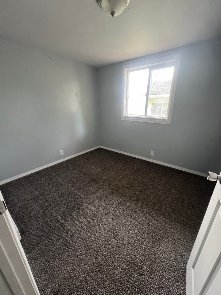 1201 Roosevelt Blvd W - Photo 3 of 7