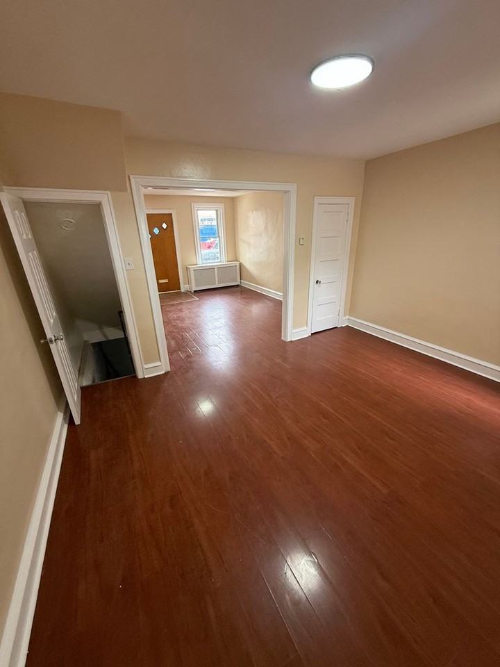 6047 N Mascher St - Photo 2 of 25