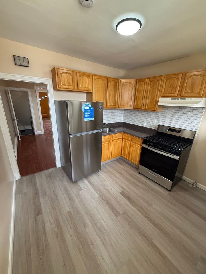 6047 N Mascher St - Photo 4 of 25