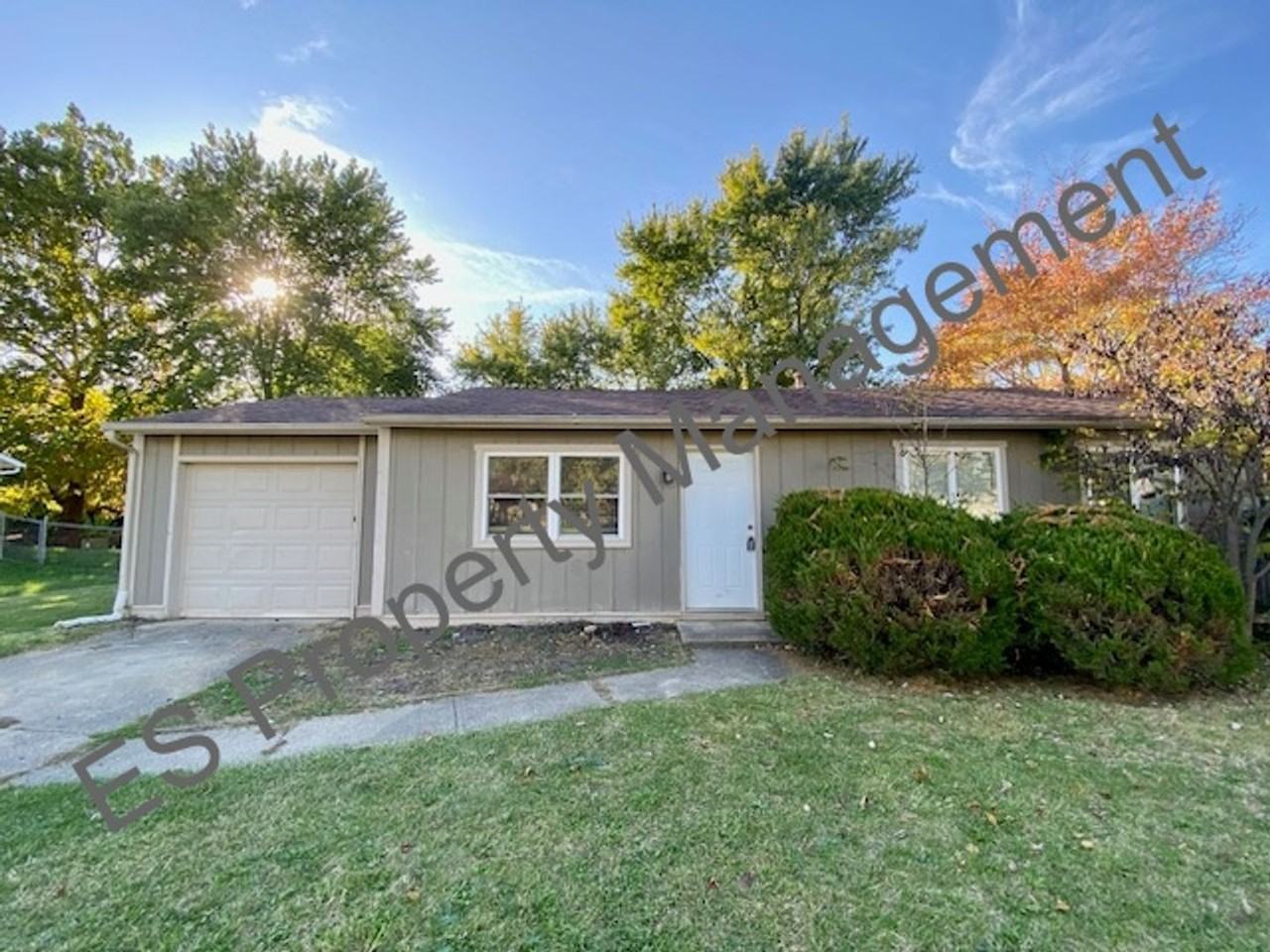 8546 Zephyr Dr - Photo 3 of 21