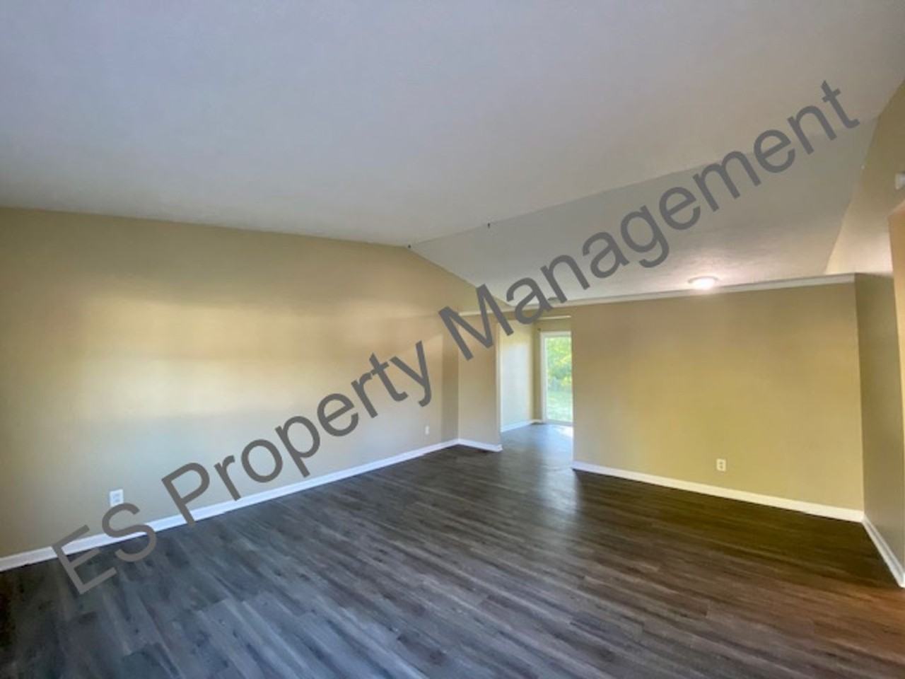 8546 Zephyr Dr - Photo 4 of 21