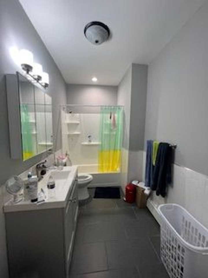 946 State St Apt 2r #2R - Photo 2 of 10