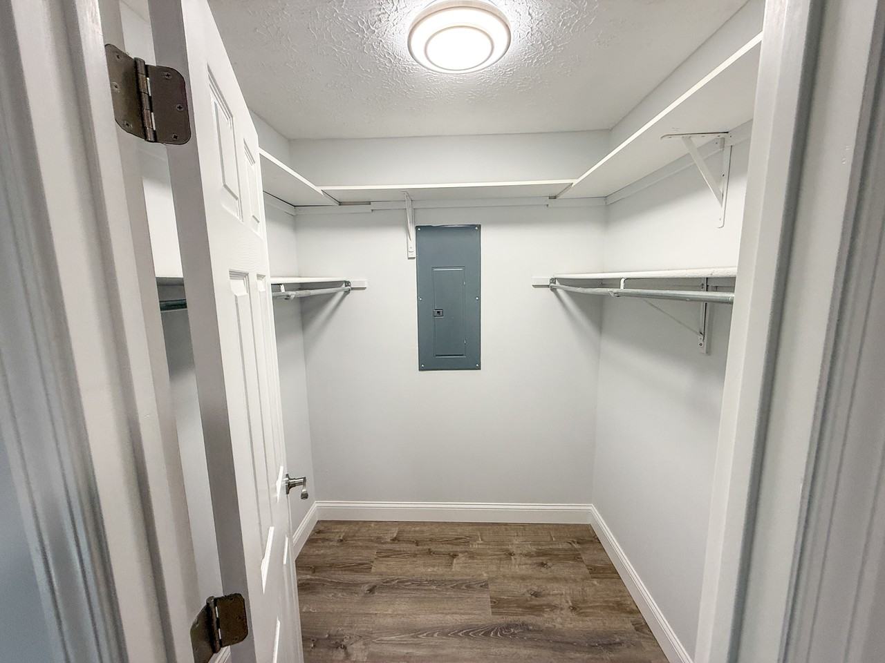 400 Sherwood Green Ct - Photo 5 of 12