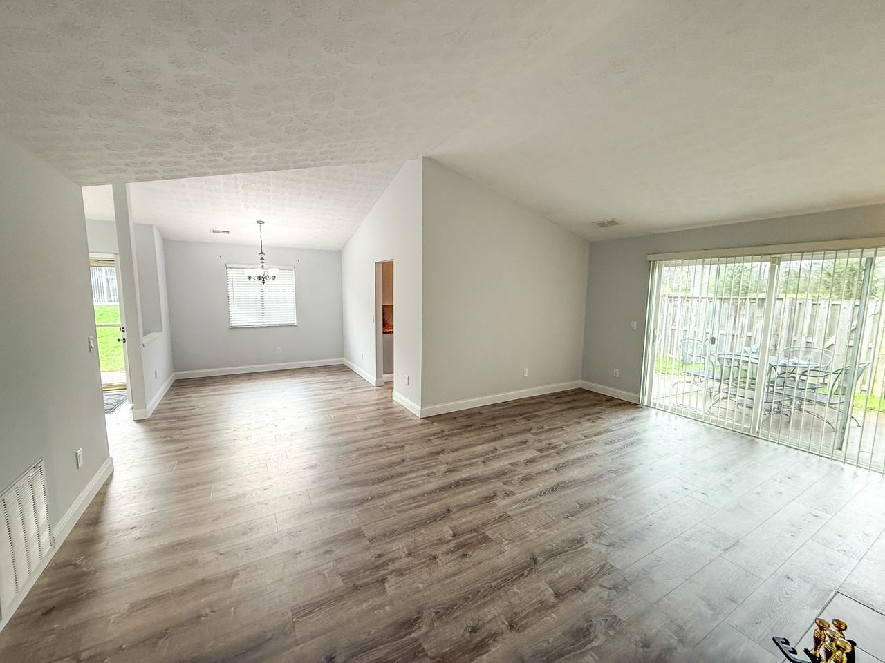 400 Sherwood Green Ct - Photo 6 of 12