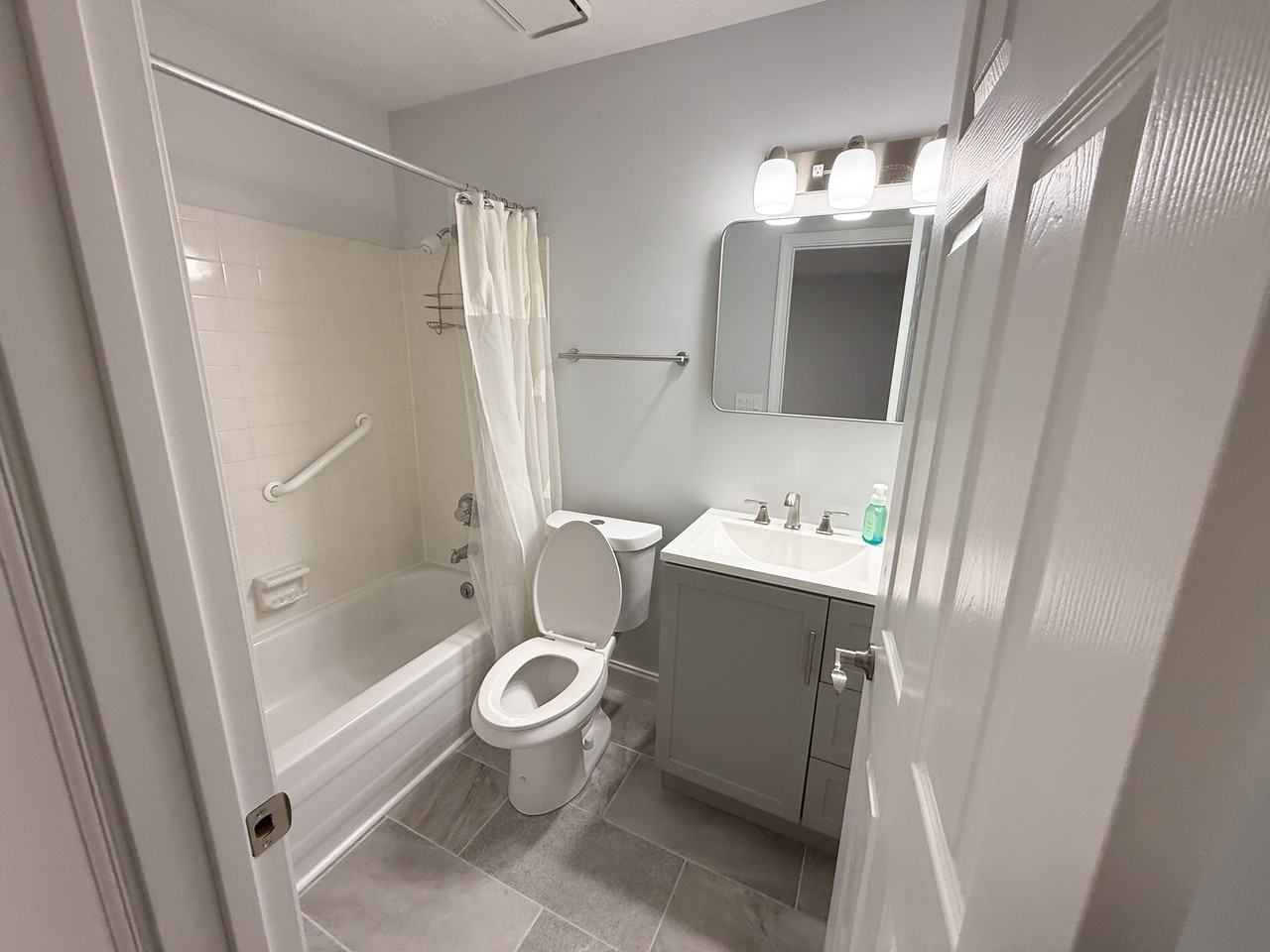 400 Sherwood Green Ct - Photo 7 of 12
