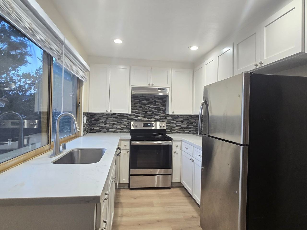 6003 Paxton Ct - Photo 3 of 8