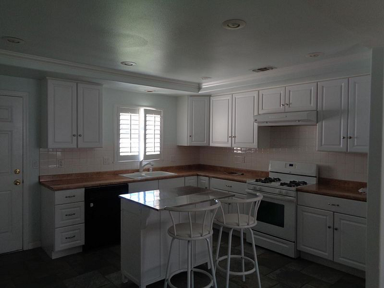 1131 Knollwood Dr - Photo 4 of 21