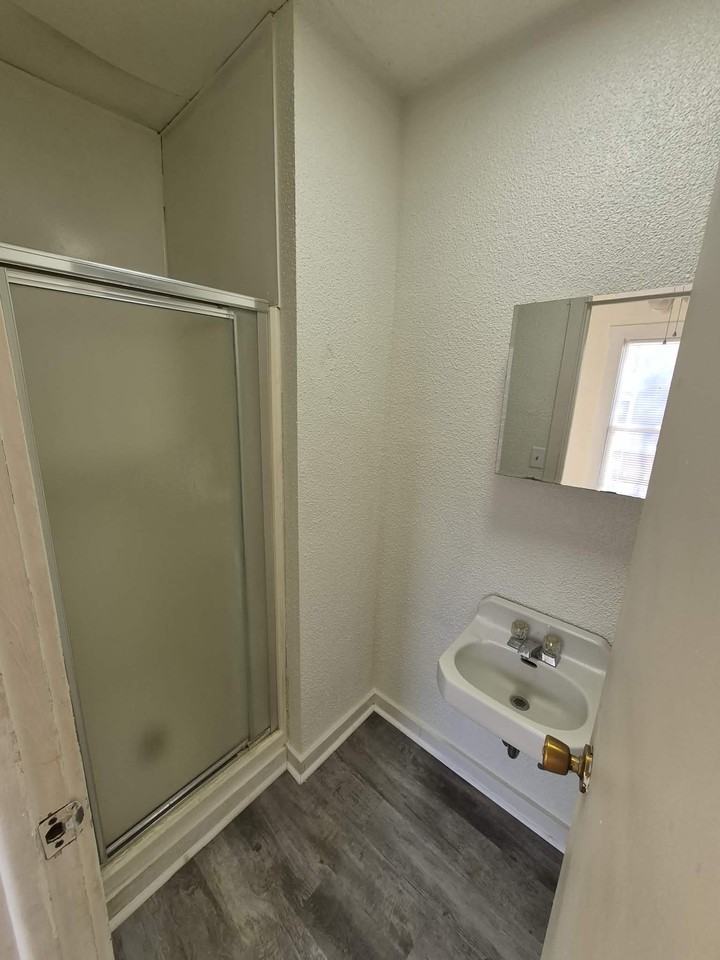 617 Pearl St #23 - Photo 3 of 6