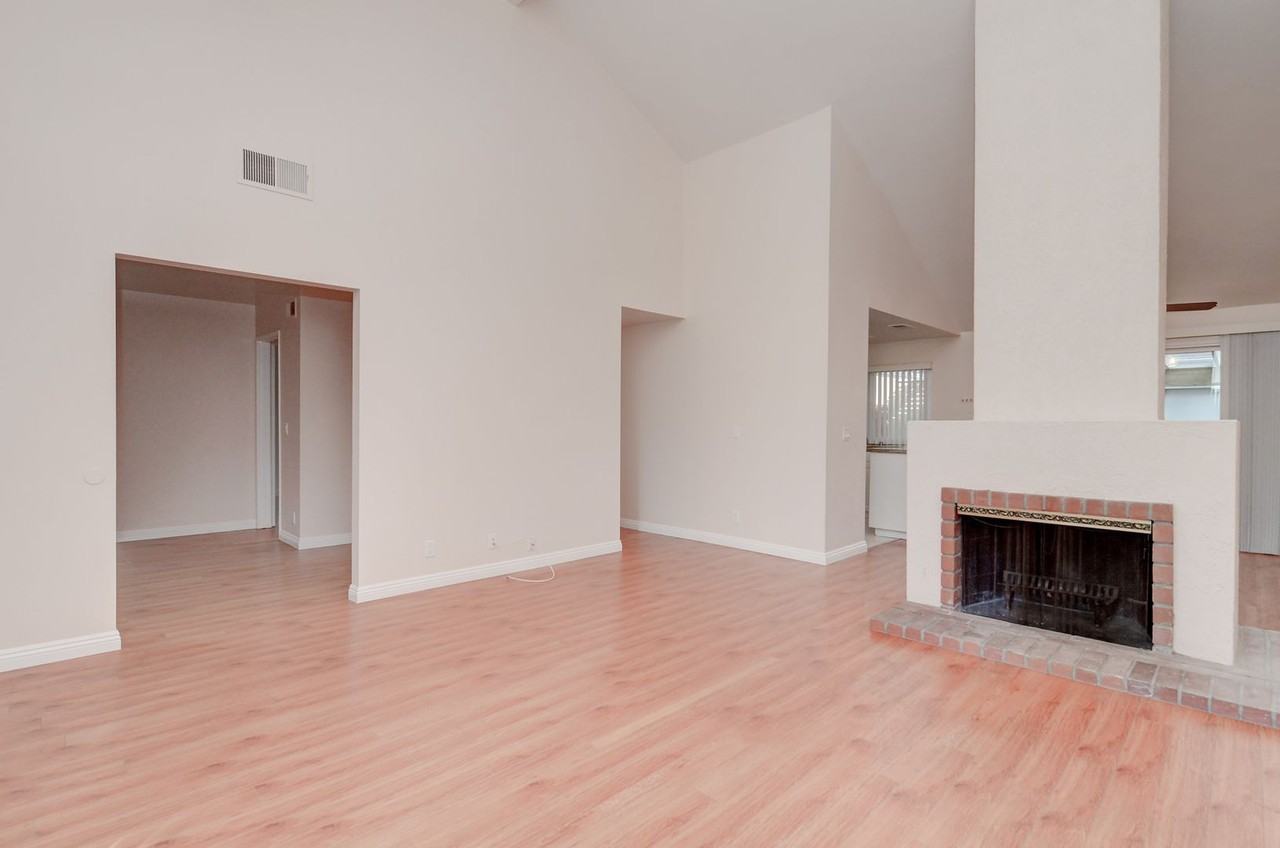 14 14 Helena - Helena - Photo 3 of 20