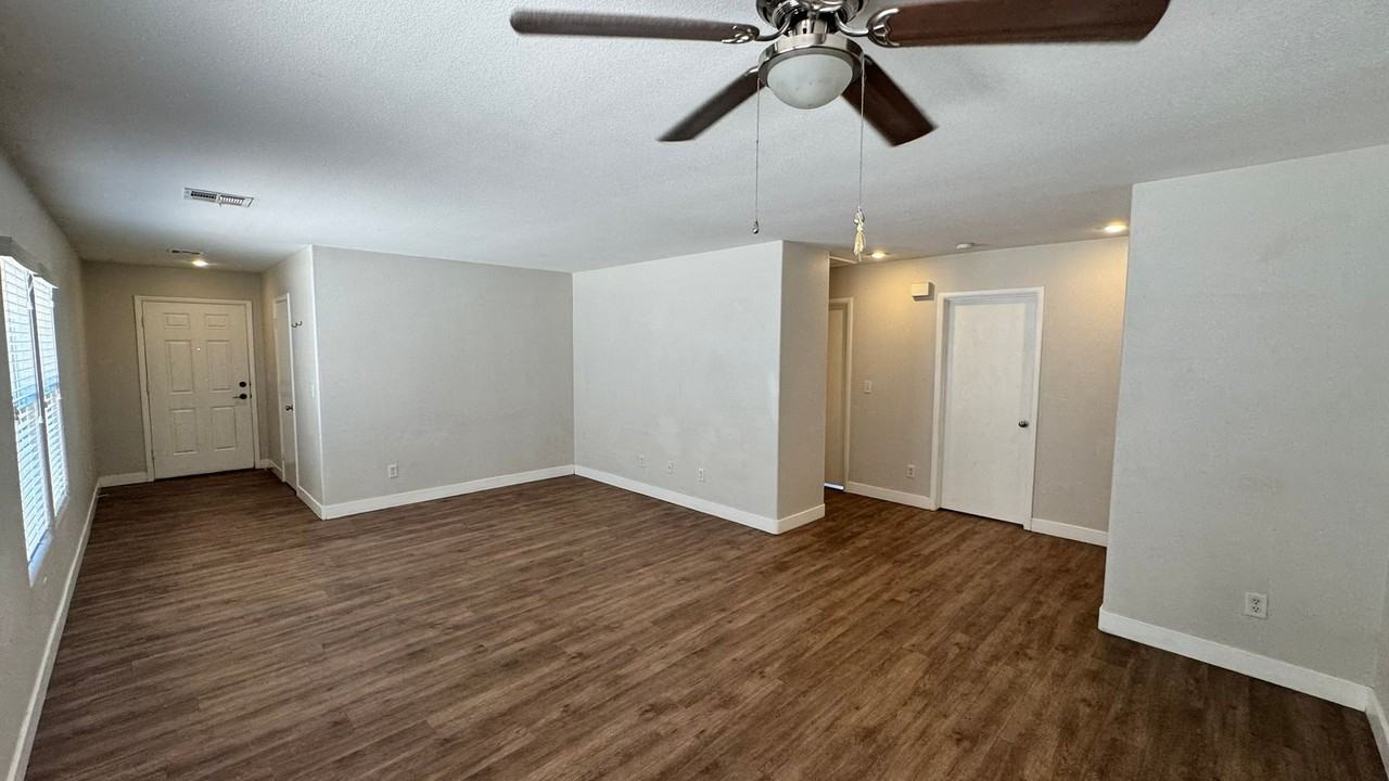 8409 Lost Gold Ave - Photo 6 of 23