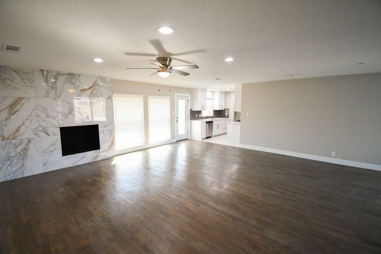 1422 Addington St - Photo 2 of 19