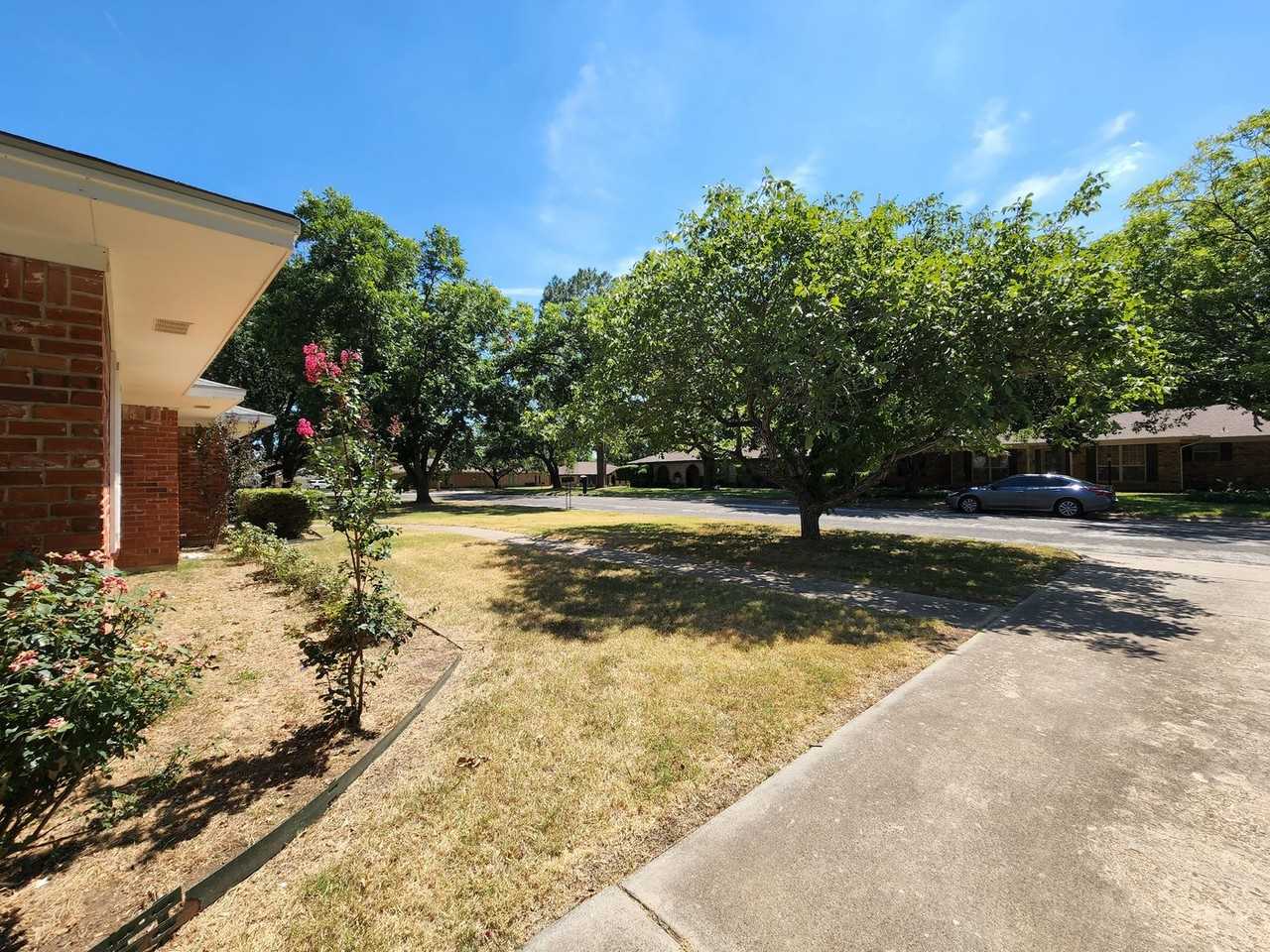 2604 Buckingham Dr - Photo 3 of 41