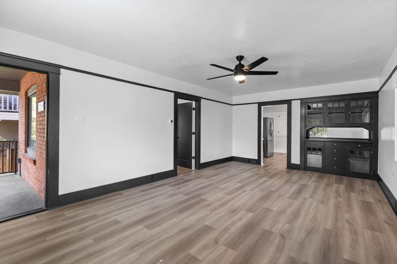 1054 Watt St - Photo 4 of 33