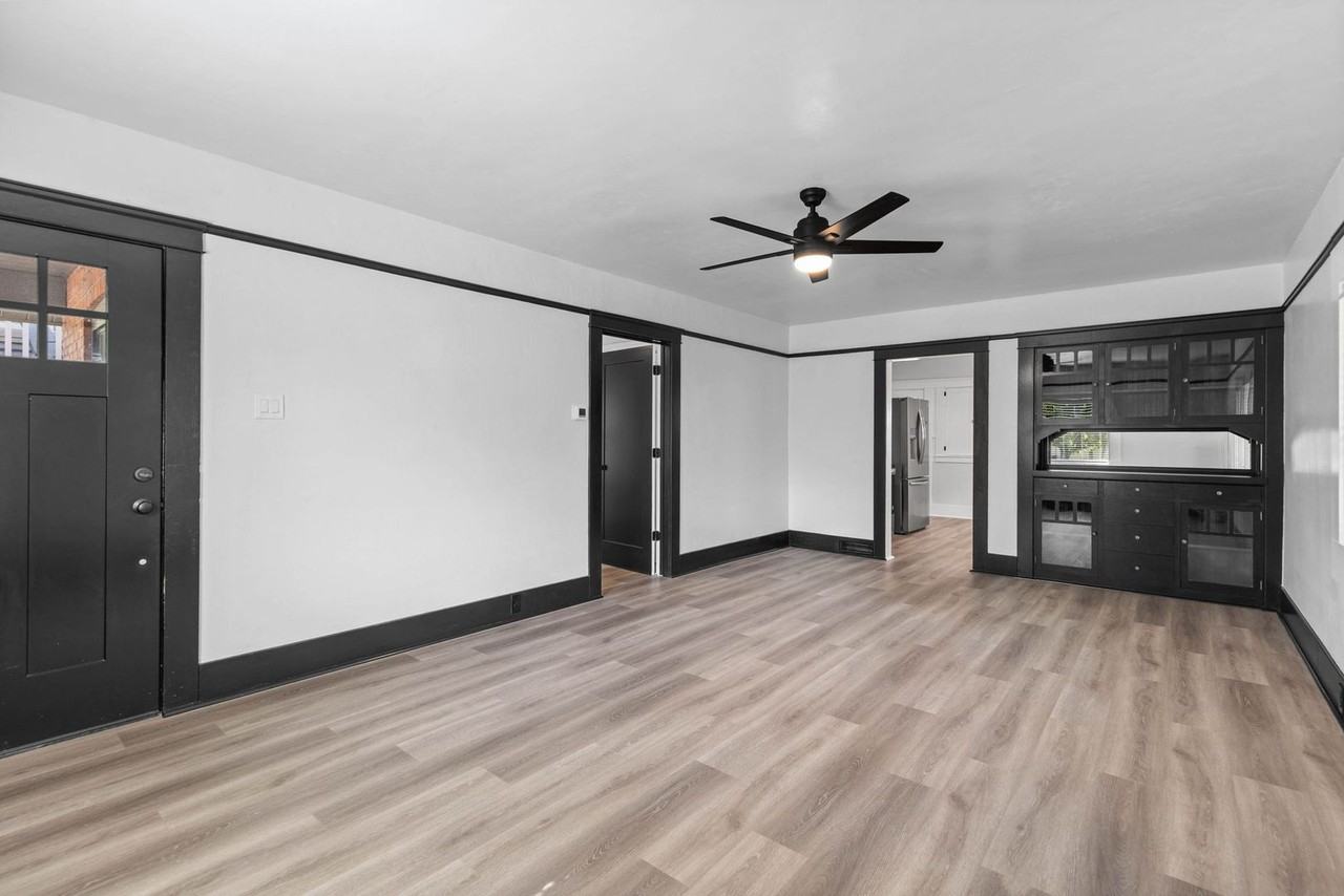 1054 Watt St - Photo 5 of 33