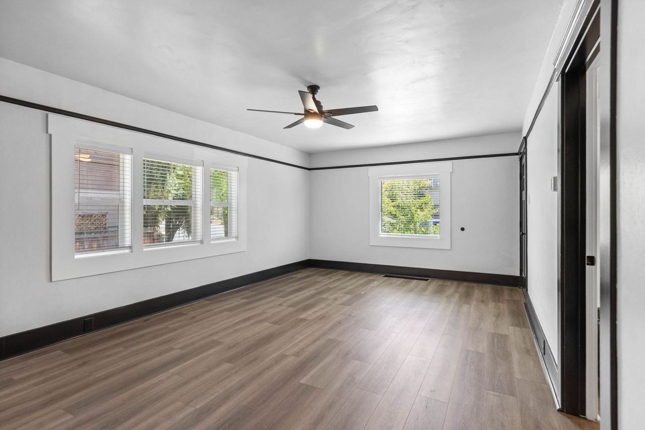 1054 Watt St - Photo 7 of 33