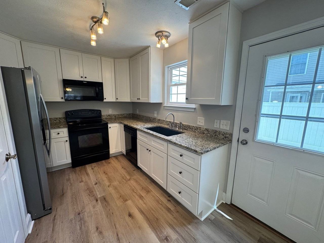 107 12th St - Photo 7 of 15