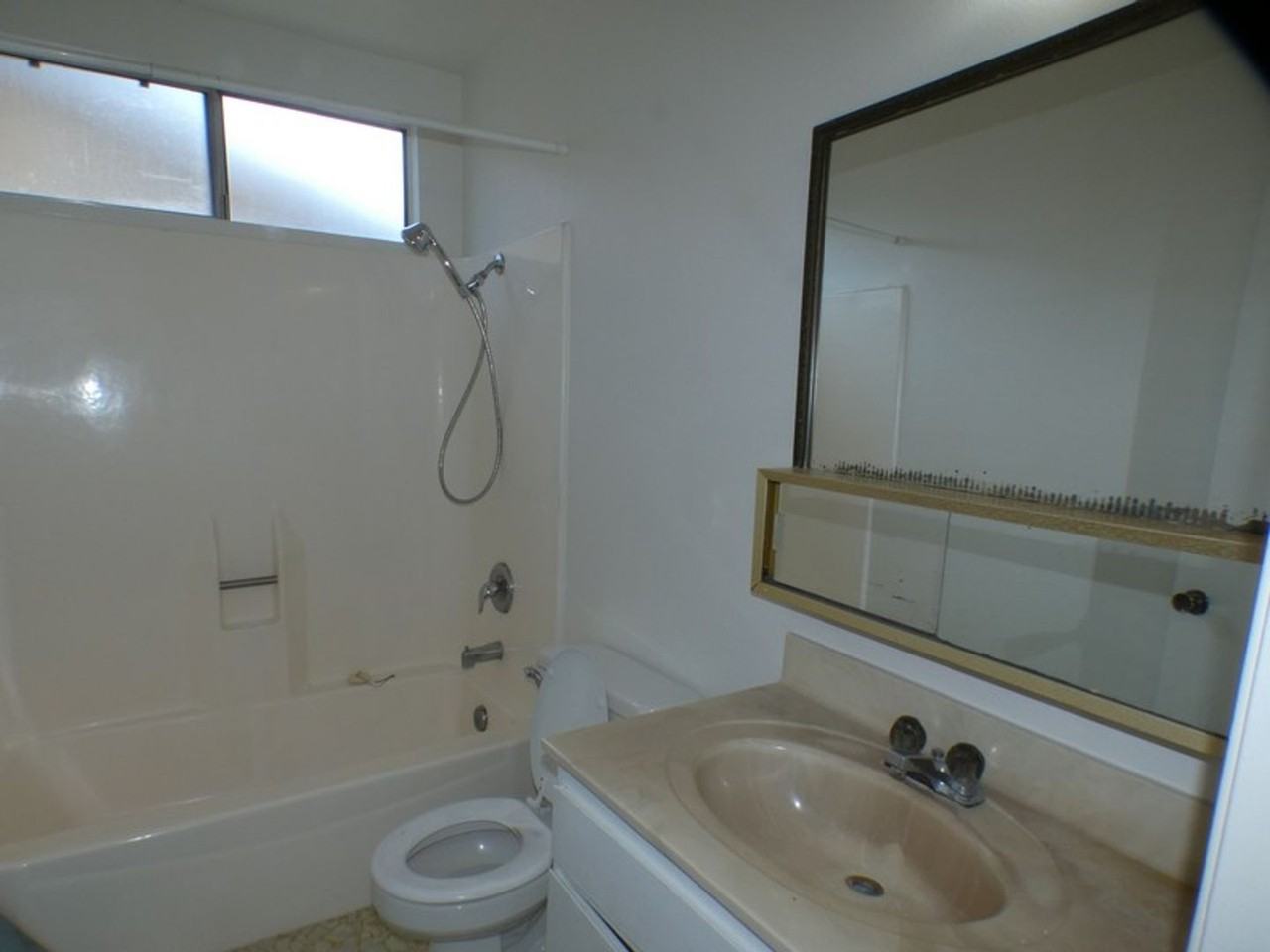 1513 N Pine St - Photo 5 of 15