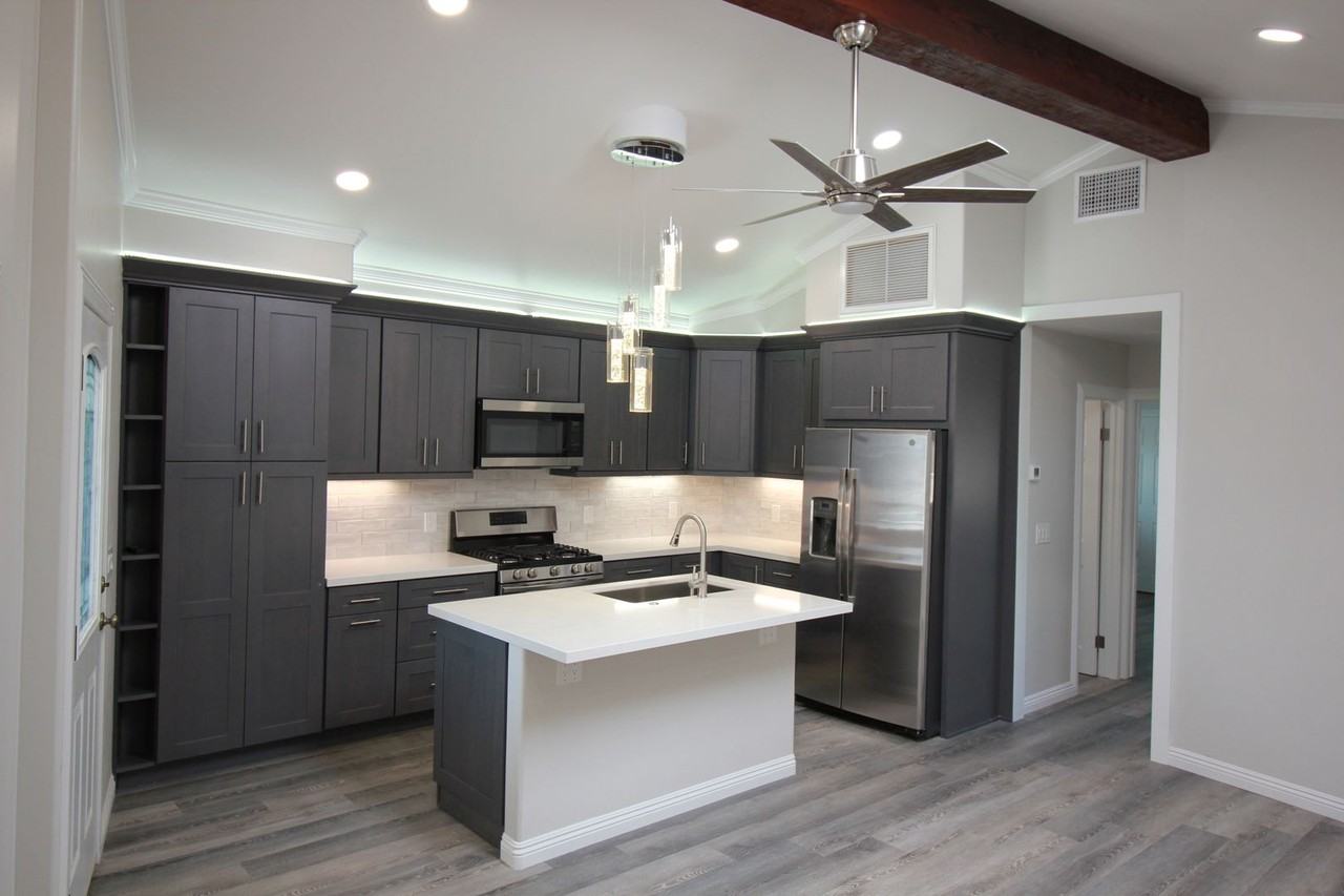 715 Rena Dr - Photo 2 of 10