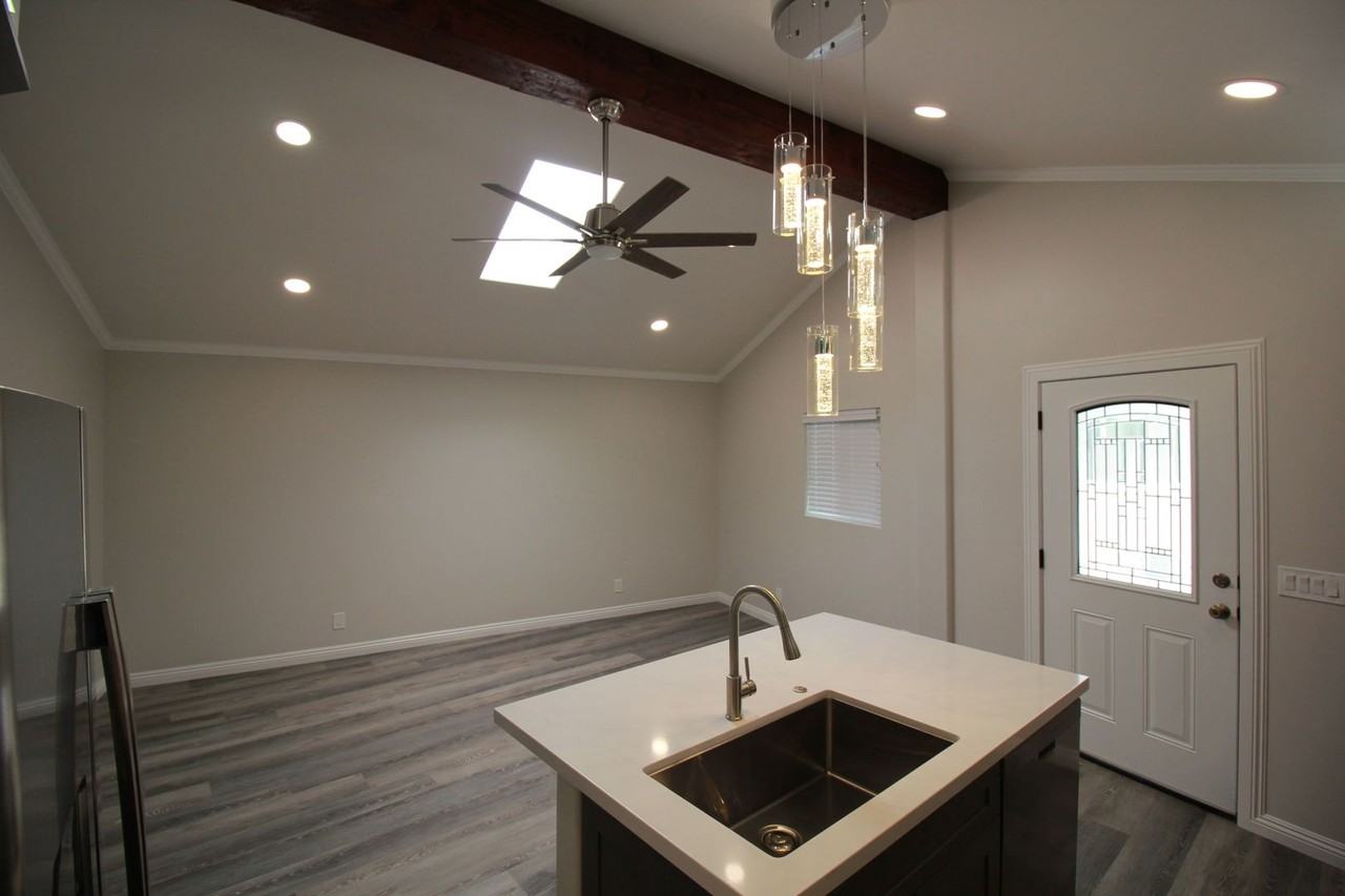 715 Rena Dr - Photo 4 of 10