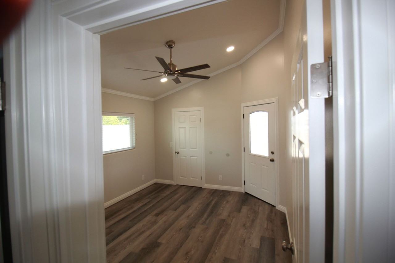 715 Rena Dr - Photo 5 of 10