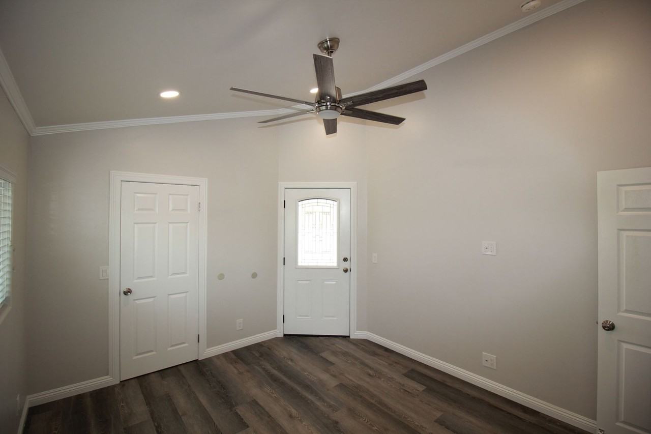 715 Rena Dr - Photo 6 of 10
