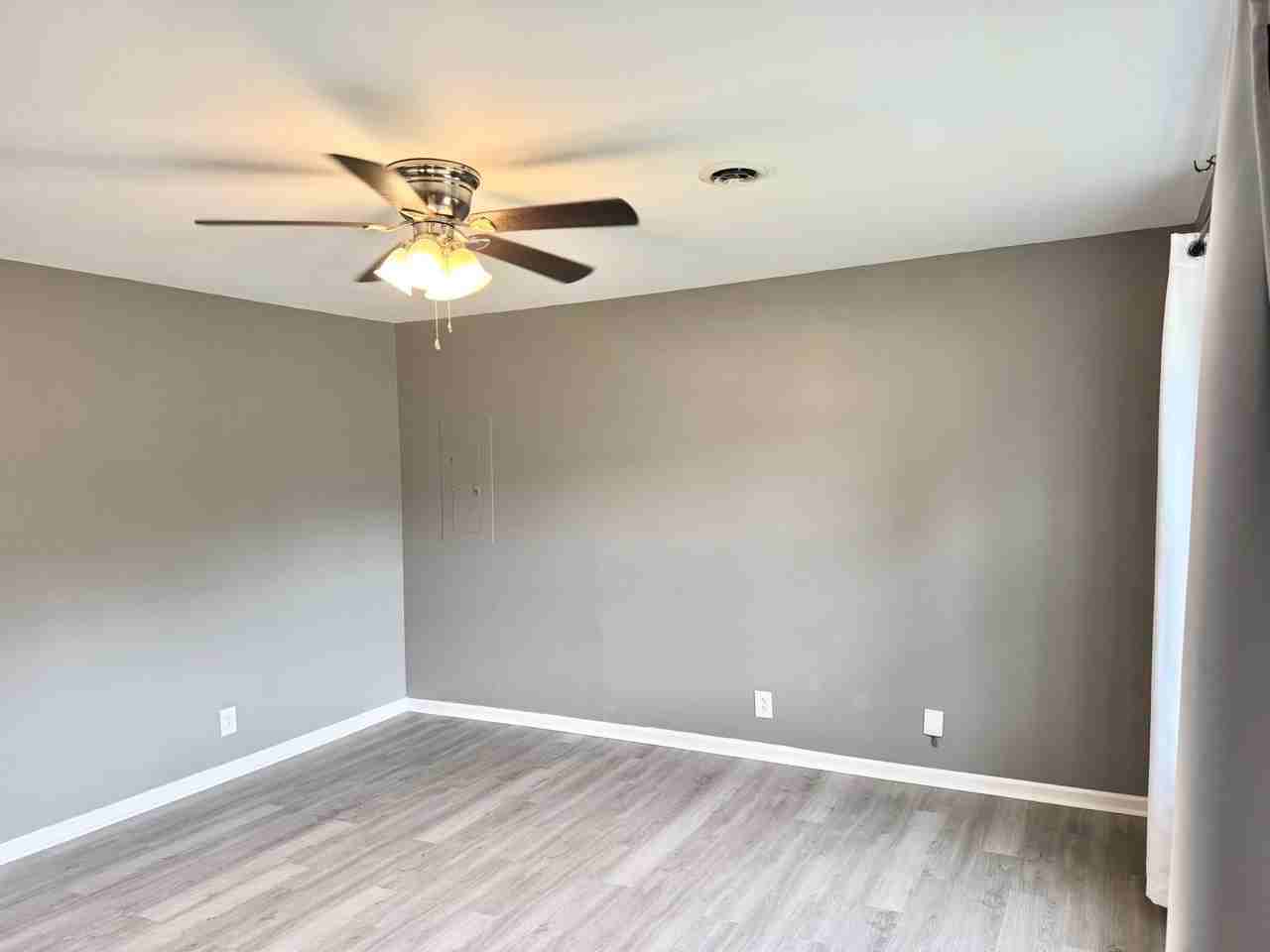 630 Artic Ave - Photo 4 of 33