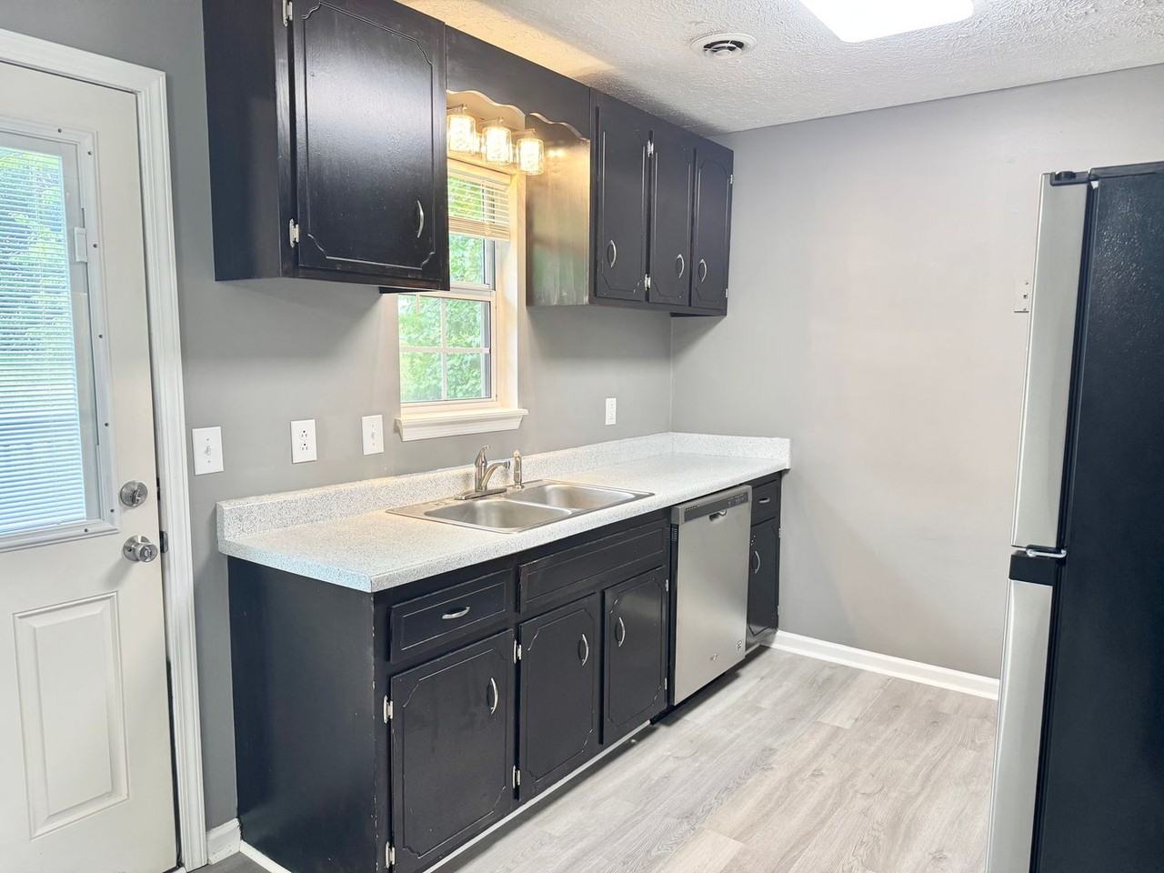 630 Artic Ave - Photo 6 of 33