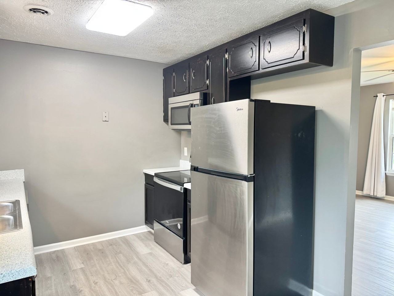630 Artic Ave - Photo 7 of 33