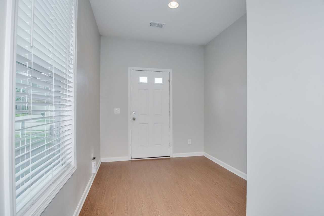 255 Claudia Dr - Photo 5 of 35