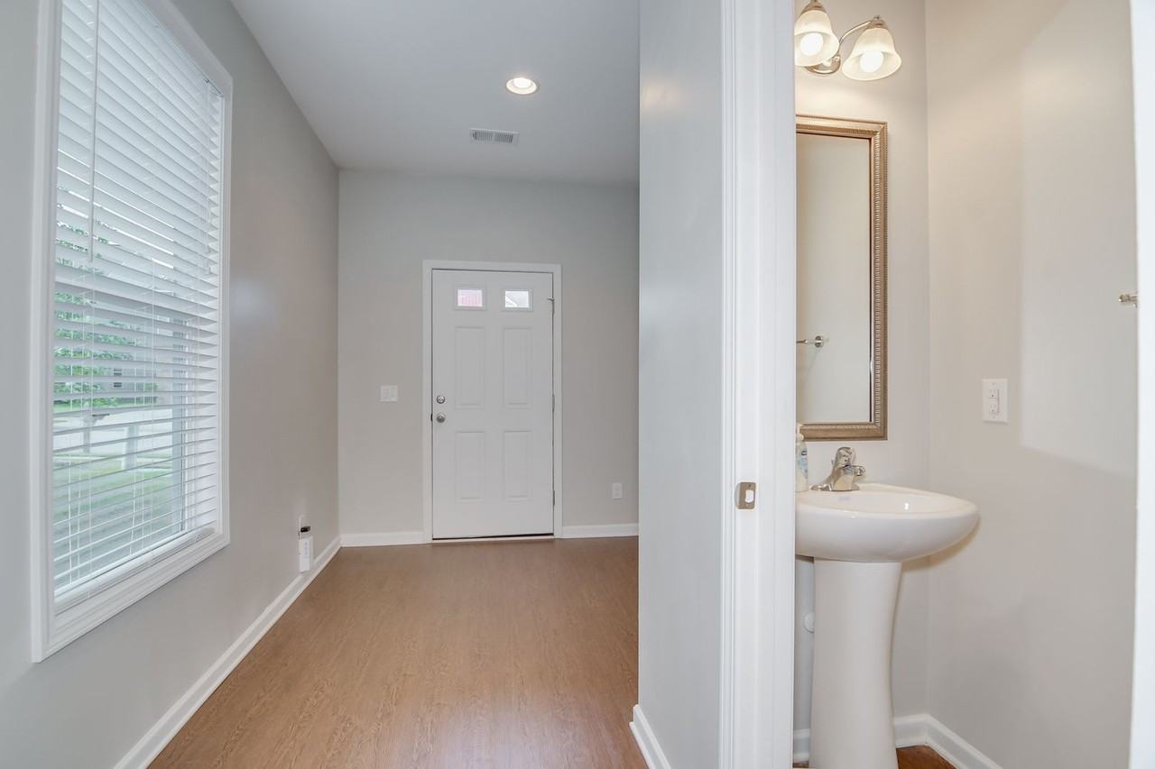 255 Claudia Dr - Photo 7 of 35