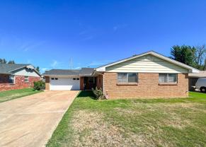2737 Plymouth Ln - Photo 1 of 1