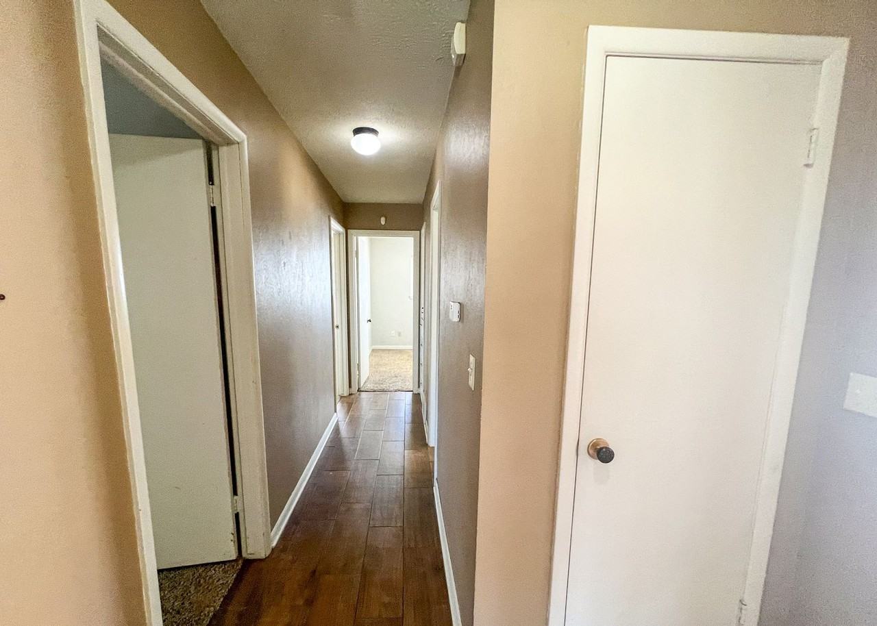 2737 Plymouth Ln - Photo 6 of 17